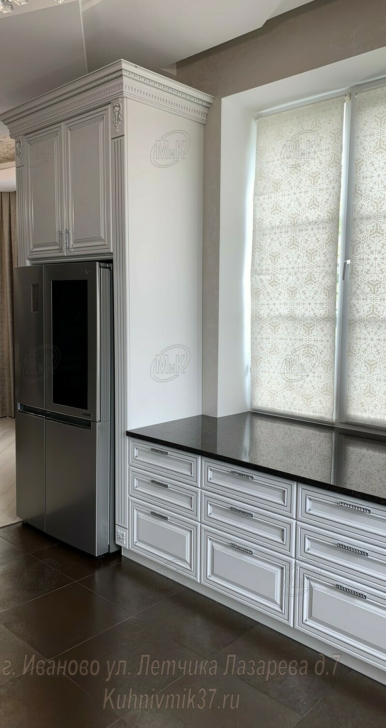 Встраиваемый холодильник в кухне Встраиваемый холодильник в кухне