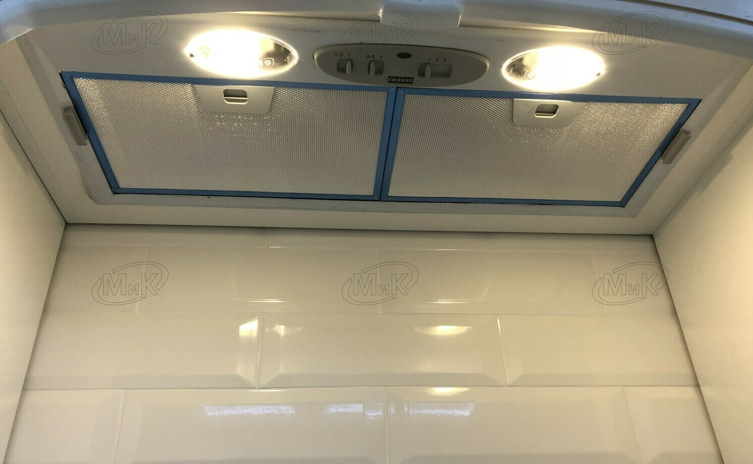 Подсветка в вытяжке Вытяжка в кухне с порталом